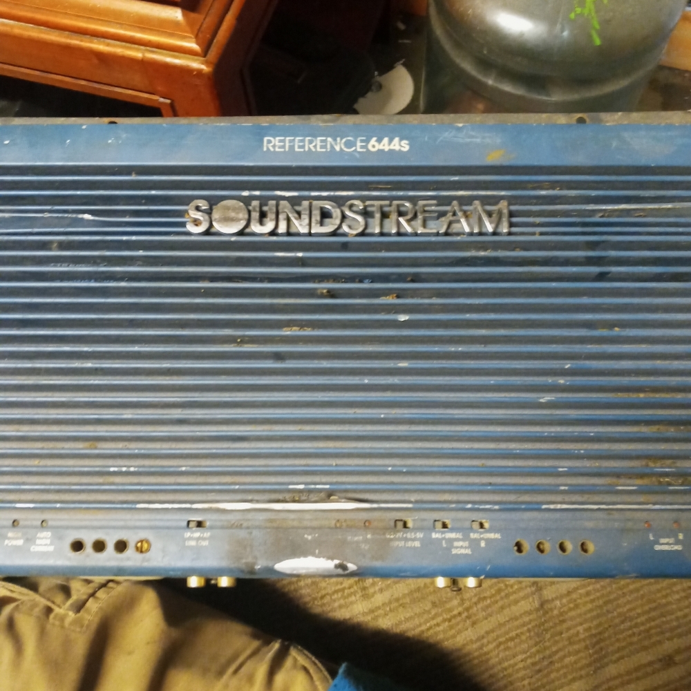 Soundstream 1000 watt amp